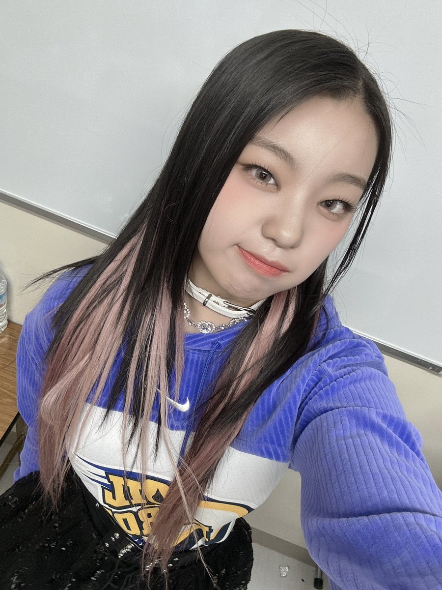 LAPILLUSFr_Fan's tweet photo. ↳ 14.12.2022
@ 2022 Asia Artist Awards - After Stage

⟶ #Lapillus #라필루스 #WOWBB #와우비비
┊@LAPILLUSFrance • 🐦 https://t.co/kDnjfBJm5a