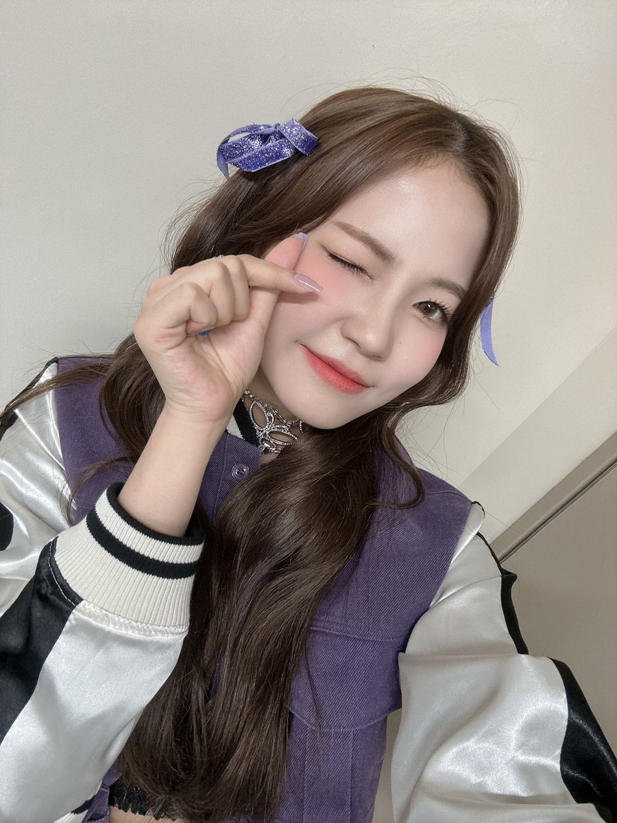 LAPILLUSFr_Fan's tweet photo. ↳ 14.12.2022
@ 2022 Asia Artist Awards - After Stage

⟶ #Lapillus #라필루스 #WOWBB #와우비비
┊@LAPILLUSFrance • 🐦 https://t.co/kDnjfBJm5a