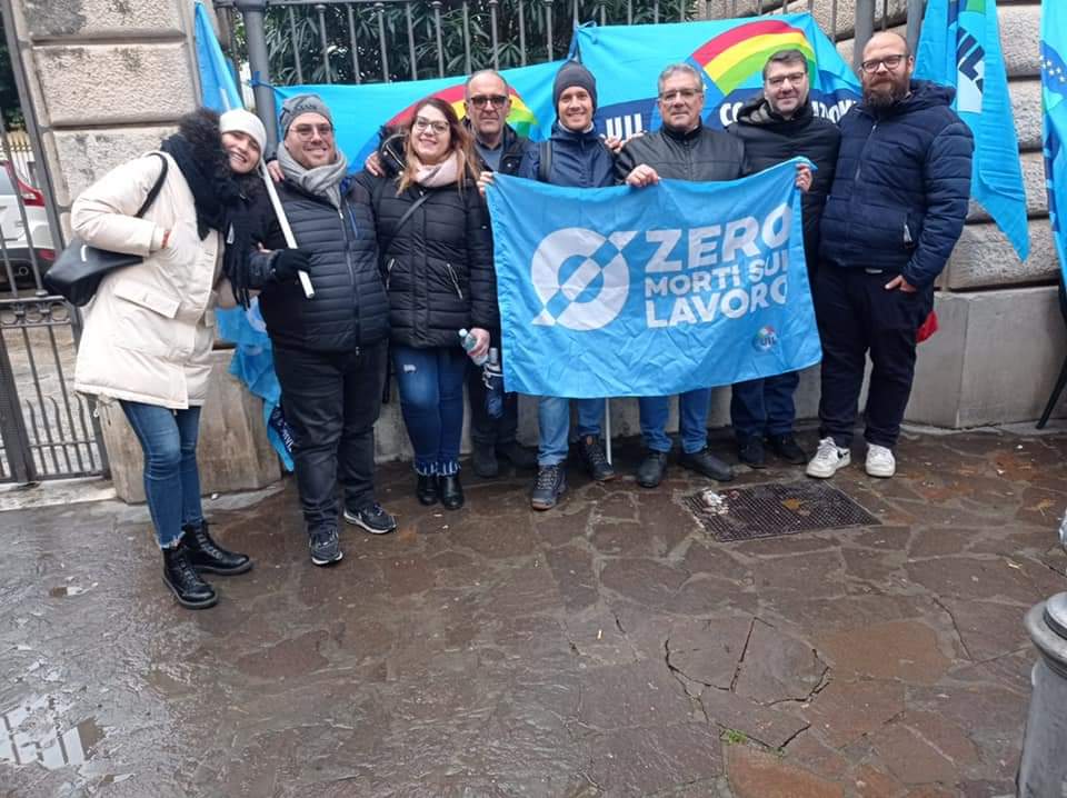 UilcomFoggia's tweet photo. Sit-in UILCOM FOGGIA https://t.co/MK7nEFovZC