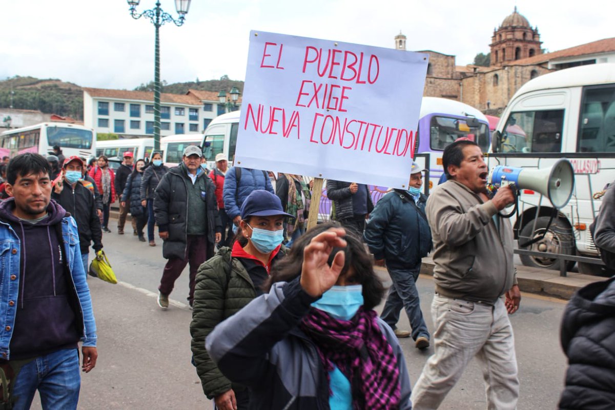 Hoy continúan las protestas en todo el país, no puede existir más criminalización, se debe aislar los infiltrados y desligarnos de los actos delincuenciales, nuestra lucha es justa, congreso como ejecutivo tienen la responsabilidad de declinar y escuchar las demandas.
