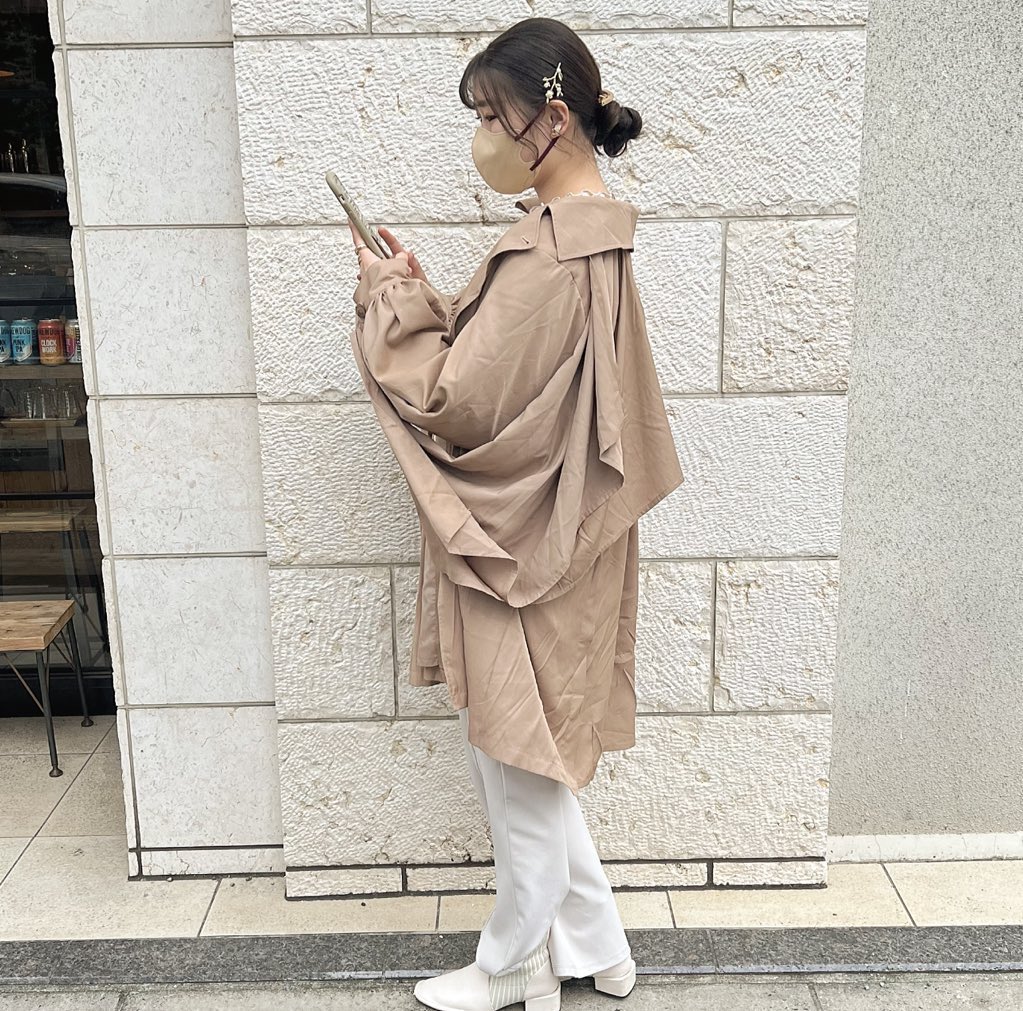 __mnm0n's tweet photo. Amiurで購入した薄手コート可愛い🧥
しわしわだ〜な…

デザインが可愛すぎる〜〜

腕を広げたらモモンガみたいになったの（笑）

#日常垢 #日常垢さんとつながりたい 
#淡色女子 #淡色コーデ #Amiur #カフェ巡り好きな人と繋がりたい https://t.co/EBIzLCGkPR