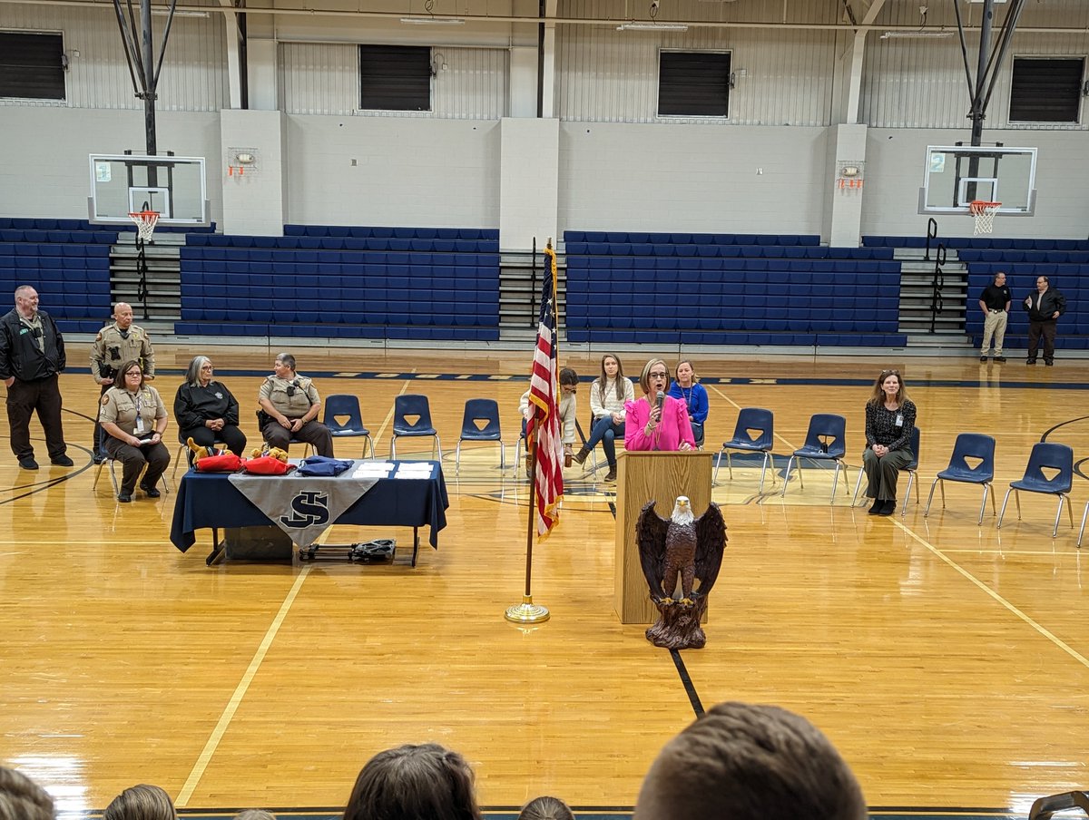 GreatDayatSJ's tweet photo. Our 5th graders had their C.H.A.M.P.S. graduation last week!  C.H.A.M.P.S. stands for: Choosing Healthy Activities and Methods Promoting Safety.  Thank you to the Jackson County Sheriff's Office for sponsoring this program! #greatdayatsj #successatjcss https://t.co/Ev6NR5gb4J