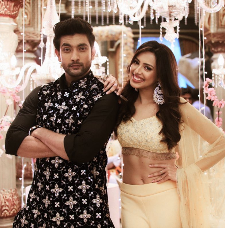 fahmaancomfort's tweet photo. New offscreen pics of #RaaVya π₯β€οΈ
#FahmaanKhan #AditiShetty #RaviRandhawa #DharamPatnii #PyaarKeSaatVachanDharamPatnii https://t.co/LeiXLlei3a