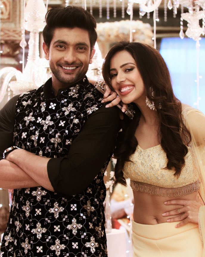 fahmaancomfort's tweet photo. New offscreen pics of #RaaVya π₯β€οΈ
#FahmaanKhan #AditiShetty #RaviRandhawa #DharamPatnii #PyaarKeSaatVachanDharamPatnii https://t.co/LeiXLlei3a