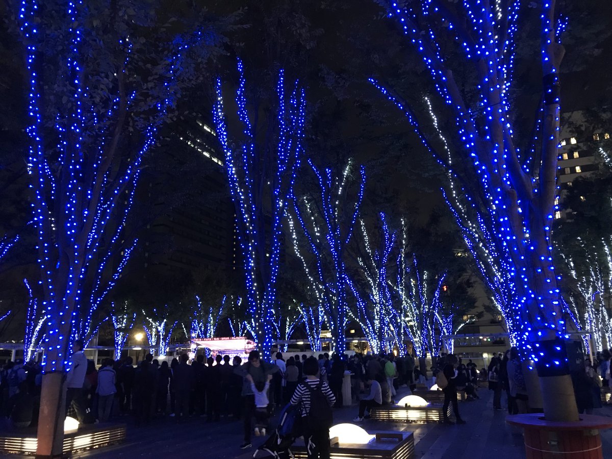 KoshiYoshikazu's tweet photo. けやきひろばの青のイルミネーション
 #けやきひろば #さいたま新都心 #さいたま新都心イルミネーション #イルミネーション #マジックアワー #写真好きな人と繋がりたい #青の夜景 #viewtabi #otonatabi_japan #美しい景色 #saitamasintosin #saitama #japan #architecture https://t.co/jcRPjTO7Pq