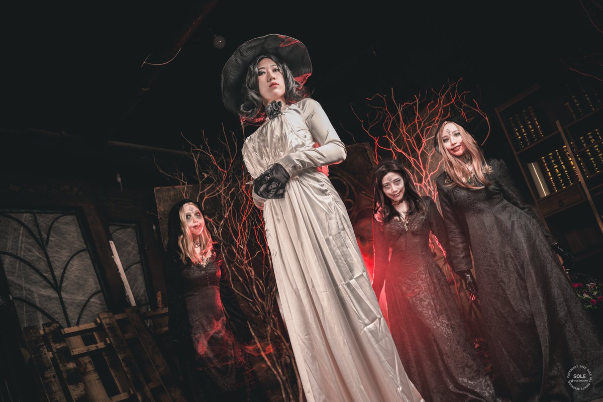 BIOHAZARD VILLAGE - Dimitrescu Castle

" 이런, 이런, 에단 윈터스. 여기에 있었군. 동생의 바보 같은 게임에서 용케 탈출한 것 같군. 안 그래? "

알치나 - 루나님 @LUNA1200_
벨라  - 문유님 <a href="/moonforu_u/">문유</a>
다니엘라  - 강도님 @moondoomers
카산드라  - 동식 @196X110FK
 📷P.b 솔님 <a href="/solemoon4/">sole(솔)</a>