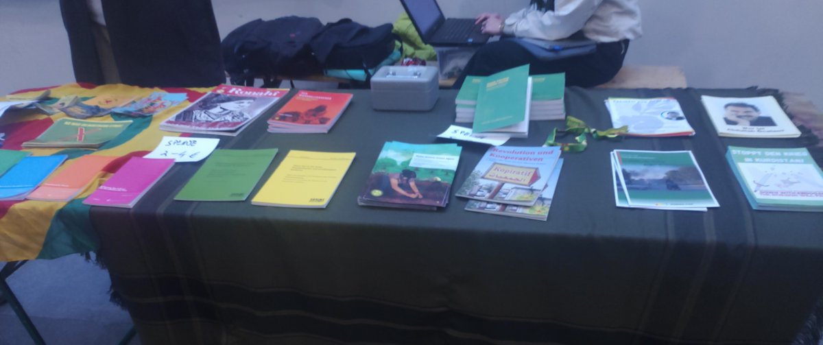 End Fossil Leipzig (@endfossileipzig) on Twitter photo Gerade ist auch ein Stand von <a href="/RojavaSoli_LE/">Defend Kurdistan Leipzig</a> bei uns vorm Audiamax, kommt vorbei und sprecht mit den Menschen. Gerade ist auch ein Stand von <a href="/RojavaSoli_LE/">Defend Kurdistan Leipzig</a> bei uns vorm Audiamax, kommt vorbei und sprecht mit den Menschen.