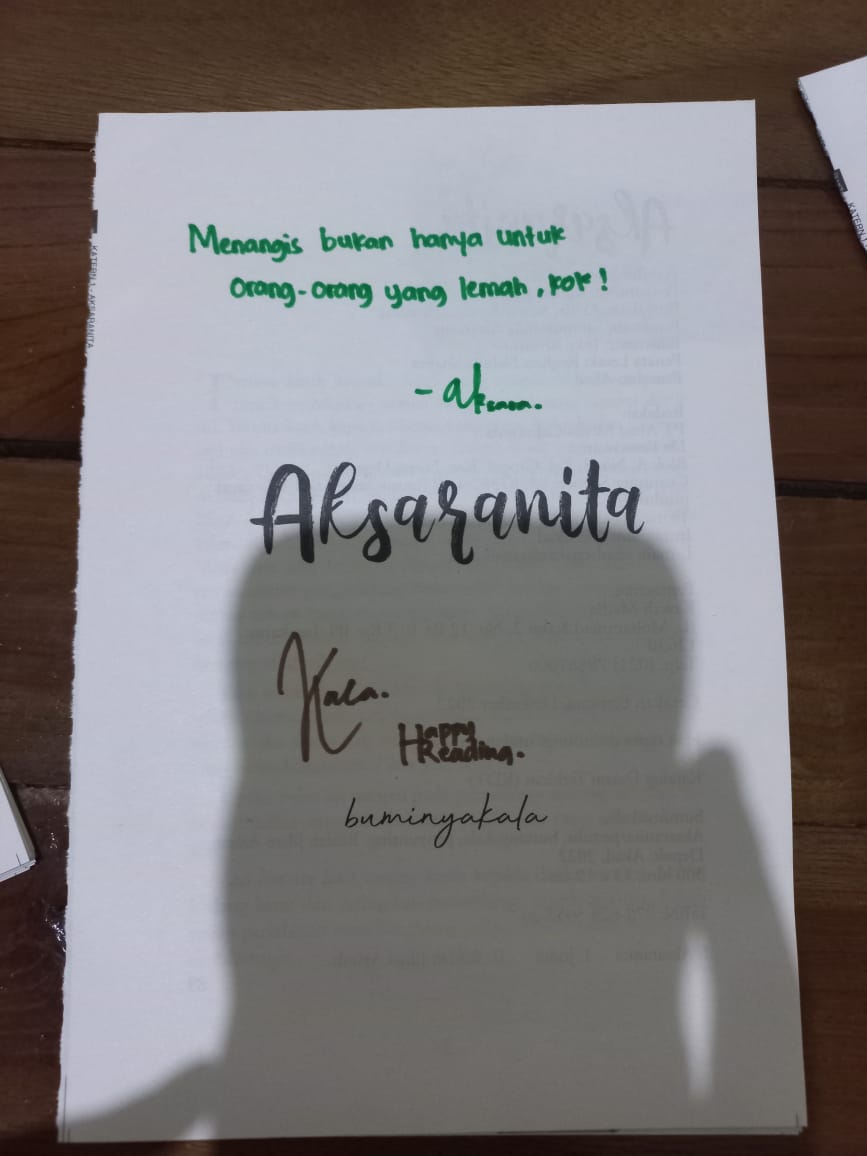 aksara_pra's tweet photo. Ada di 5 buku berbeda dengan quotes berbeda-beda pula dari saya. Kalau nanti kalian ada yang mendapatkannya, segera kabari saya, nanti difollback.😁 https://t.co/3eefCScurd
