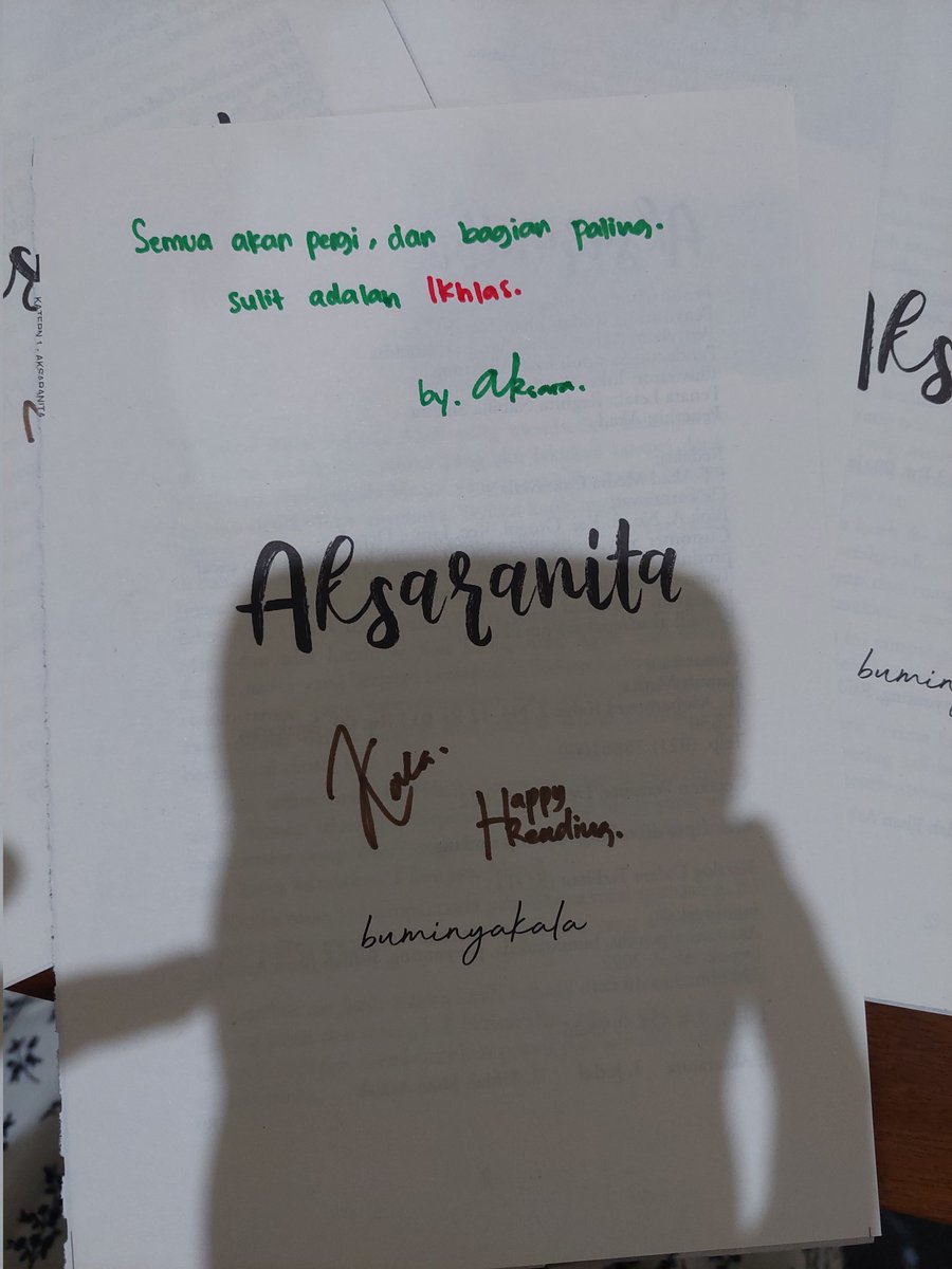 aksara_pra's tweet photo. Ada di 5 buku berbeda dengan quotes berbeda-beda pula dari saya. Kalau nanti kalian ada yang mendapatkannya, segera kabari saya, nanti difollback.😁 https://t.co/3eefCScurd