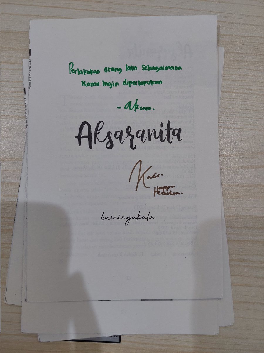 aksara_pra's tweet photo. Ada di 5 buku berbeda dengan quotes berbeda-beda pula dari saya. Kalau nanti kalian ada yang mendapatkannya, segera kabari saya, nanti difollback.😁 https://t.co/3eefCScurd