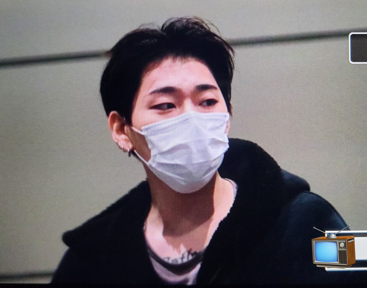 wooZico_TV's tweet image. 221214 해병대 정기연주회  퇴근길

타투 어쩔고야...ㅜㅜ