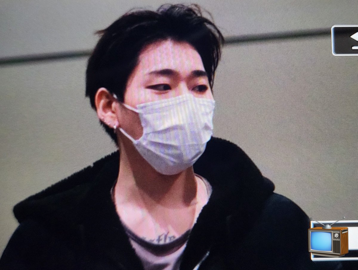 wooZico_TV's tweet image. 221214 해병대 정기연주회  퇴근길

타투 어쩔고야...ㅜㅜ