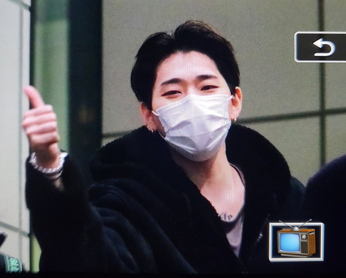 wooZico_TV's tweet image. 221214 해병대 정기연주회  퇴근길

타투 어쩔고야...ㅜㅜ