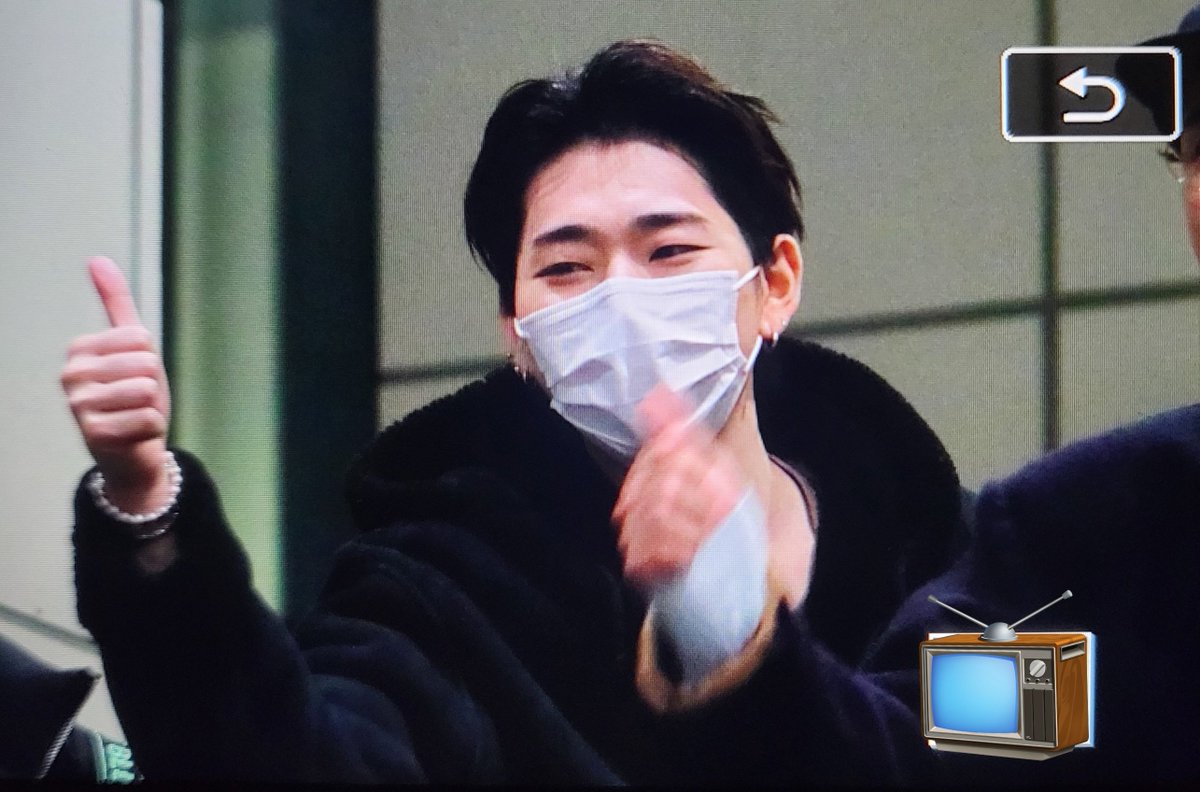 wooZico_TV's tweet image. 221214 해병대 정기연주회  퇴근길

타투 어쩔고야...ㅜㅜ