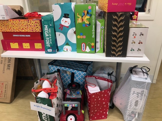 BrightBeginDC's tweet photo. This holiday season will be remembered because of generous donors like the Washington National Cathedral! Thank you for donating gifts to the children of BBI. We graciously appreciate your generosity during this time 🎁
#BBIDC #NationalCathedral #DCWard8 https://t.co/0qwotbjzzP