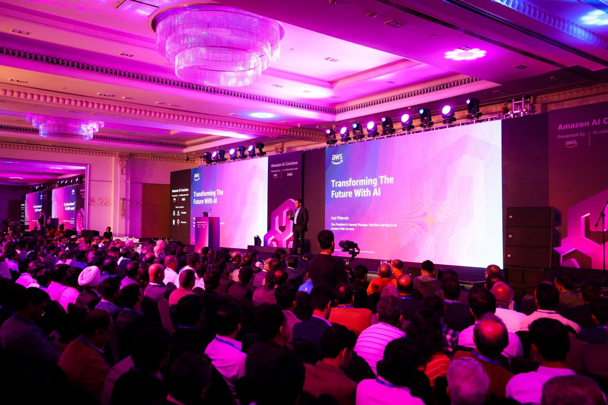 AWSCloudIndia's tweet image. 🙏🏼 Namaskara Bengaluru! 🙏🏼

We’re ⭕𝙇𝙄𝙑𝙀 at the magnificent ITC Gardenia for the 6️⃣th edition of #AmazonAIConclave.

Drop 🙏/👋 if you are here! 
⬇️