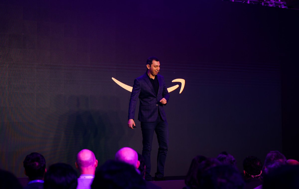 AWSCloudIndia's tweet image. 🙏🏼 Namaskara Bengaluru! 🙏🏼

We’re ⭕𝙇𝙄𝙑𝙀 at the magnificent ITC Gardenia for the 6️⃣th edition of #AmazonAIConclave.

Drop 🙏/👋 if you are here! 
⬇️