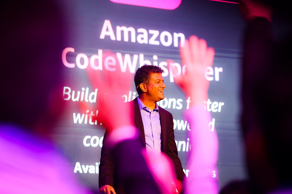 AWSCloudIndia's tweet image. 🙏🏼 Namaskara Bengaluru! 🙏🏼

We’re ⭕𝙇𝙄𝙑𝙀 at the magnificent ITC Gardenia for the 6️⃣th edition of #AmazonAIConclave.

Drop 🙏/👋 if you are here! 
⬇️