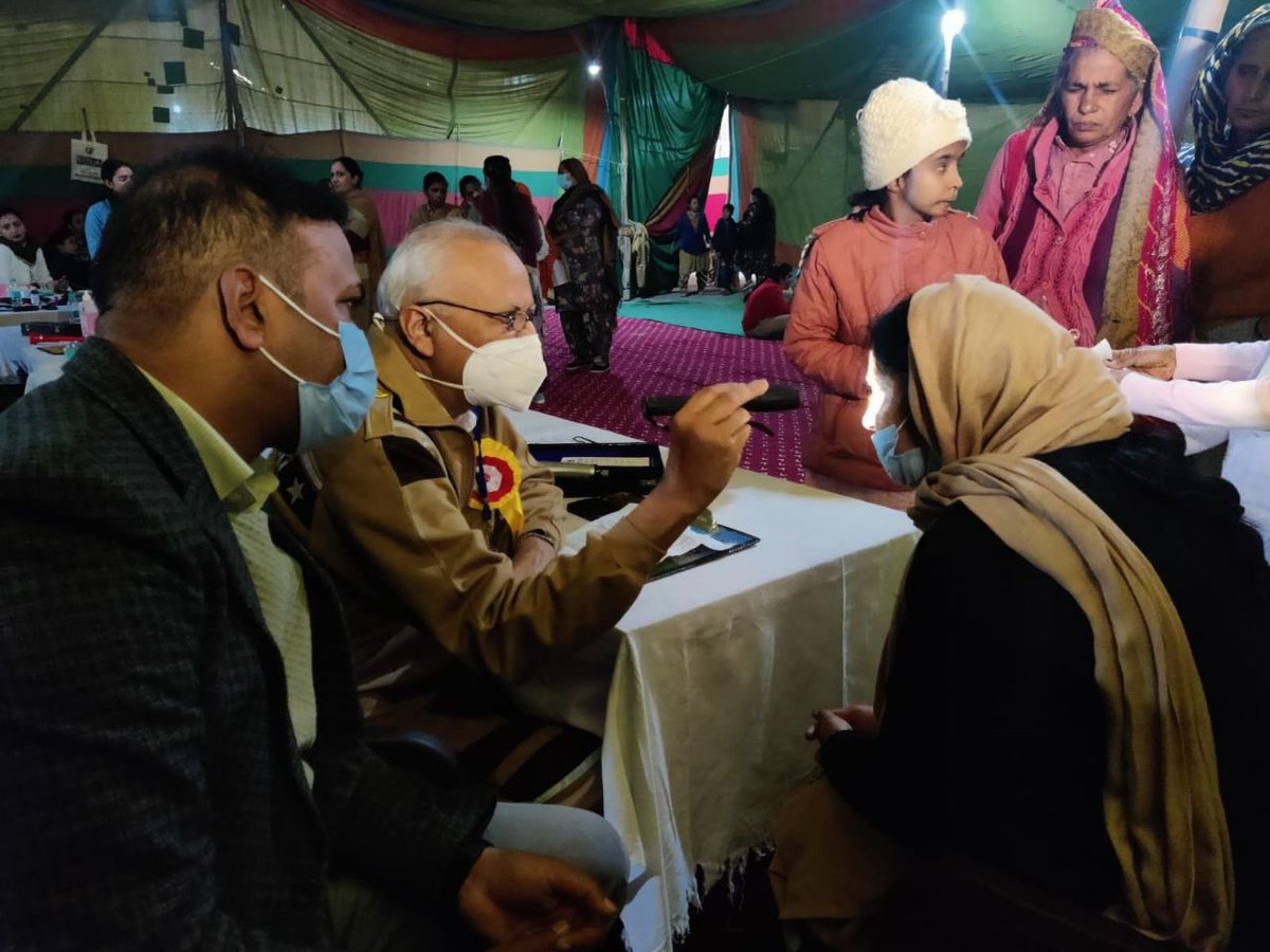 With the teaching of Saint @Gurmeetramrahim ji Dera Sacha Sauda has organised #FreeMegaEyeCampDay3 with a motive of #VisionForAll Patients from all across India came and got the benefit for free of cost 

youtu.be/2HD9Ec_Ikdk