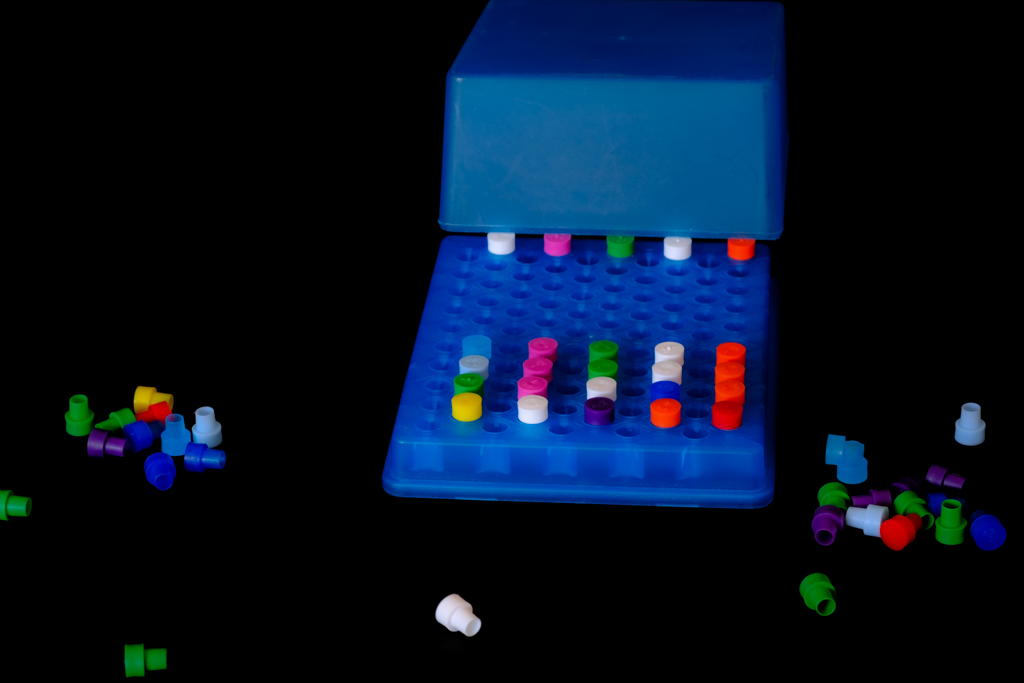 RS2D4's tweet photo. What better Christmas gift to a chemist than a scientific mastermind game?
#christmasgift #Christmasgiftsideas #ChemistryGift #Wednesdayart
#SciArt #ScientificArt #ArtisticScience #PhotoScience
#NMRchat https://t.co/mfE9TOhJV2