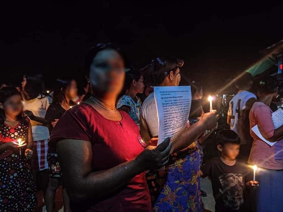 Khithitofficial's tweet photo. လောင်းလုံးတွင် အကြမ်းဖက် စစ်တပ် တော်လှန်ရေး ဒေသခံ ပြည်သူများ ညသပိတ် ပြုလုပ်
read more-> https://t.co/DCQvJkJYat https://t.co/NInDU6ePxE