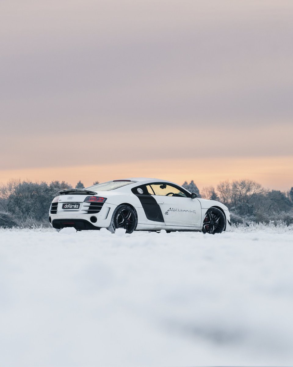 _MikeChester's tweet photo. Let it snow, let it snow, let it snow!
#cars #carscene #snowshoot #Audi #R8 #outdoors #snow #Canon #GOAT𓃵 https://t.co/Ov8YY07TUz