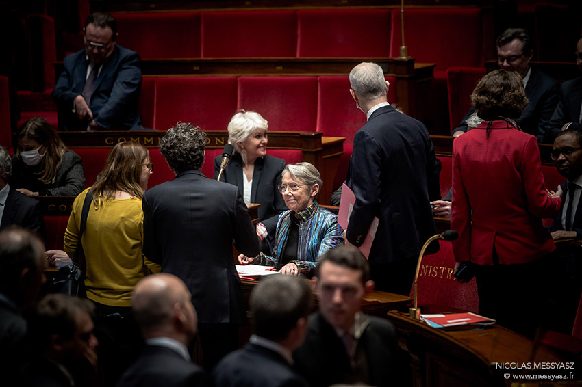 nicographie's tweet image. «Hors de question(s)» La PHOTO du Jour du 6 décembre 2022 #LaPhotoDuJour #JournalPhoto messyasz.fr/FDJ/31679 #hanslucas #sofrench @Elisabeth_Borne @StudioHansLucas #photojournalisme #AssembleeNationale #questionsaugouvernement