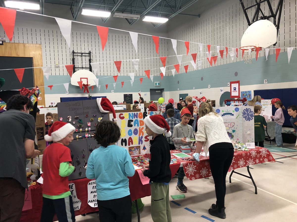 ScottOCSB's tweet image. Congratulations to all the Gr. 5 Entrepreneurs at @AngelsOCSB!! You are all going places! Amazing job starting your own business!! I got all my Christmas shopping done under one roof!! 🐊🎅 @OttCatholicSB @Wilson99k @ShelleyMontgo16