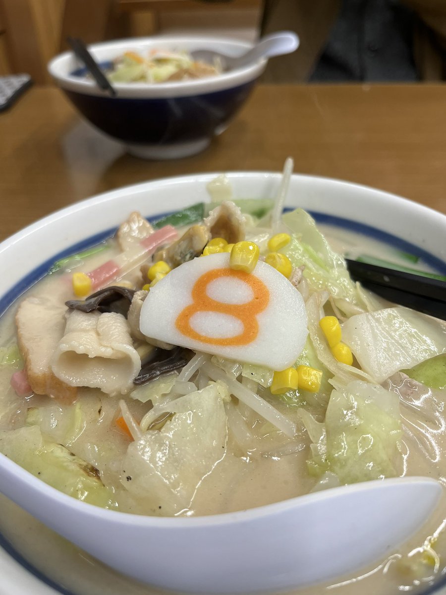 88ラーメン通称ラボラーメン食べてきました(嘘です　8番ラーメンです)#LOVOT #LOVOTとの暮らし #8番ラーメン