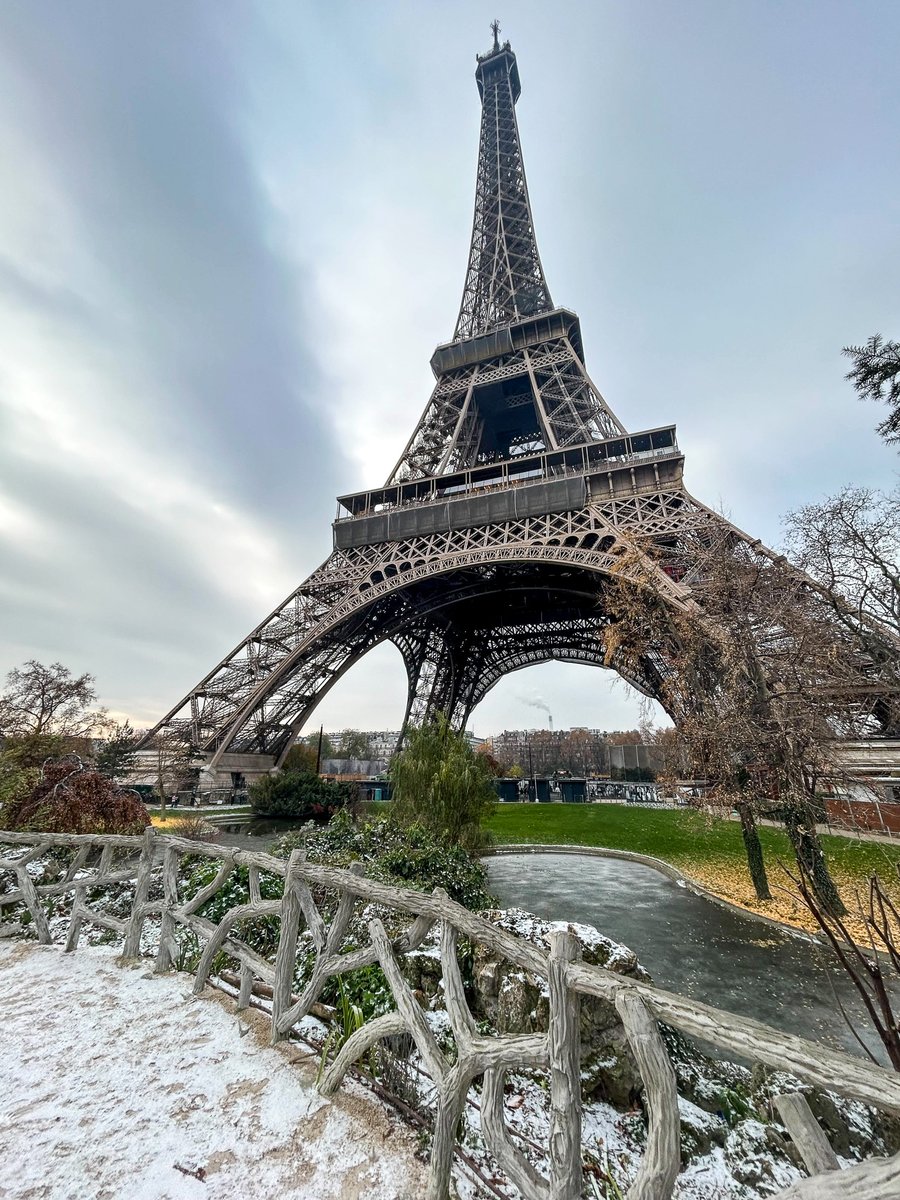 la tour eiffel twitter