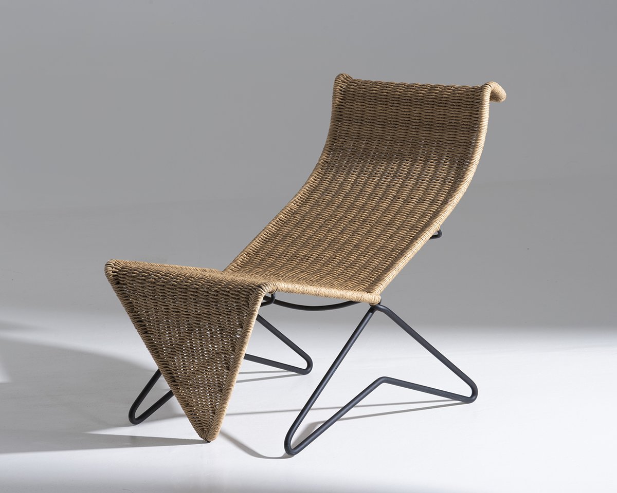 museofranzmayer's tweet photo. La arquitecta y diseñadora que revolucionó el #diseño industrial en México, Clara Porset, está presente en la exposición "Diseño en femenino. México 1940 - 2022" con este sillón "Porset" por Mexa Design.

El Franz es el museo del diseño, visítanos. https://t.co/A4P2E9wmUv