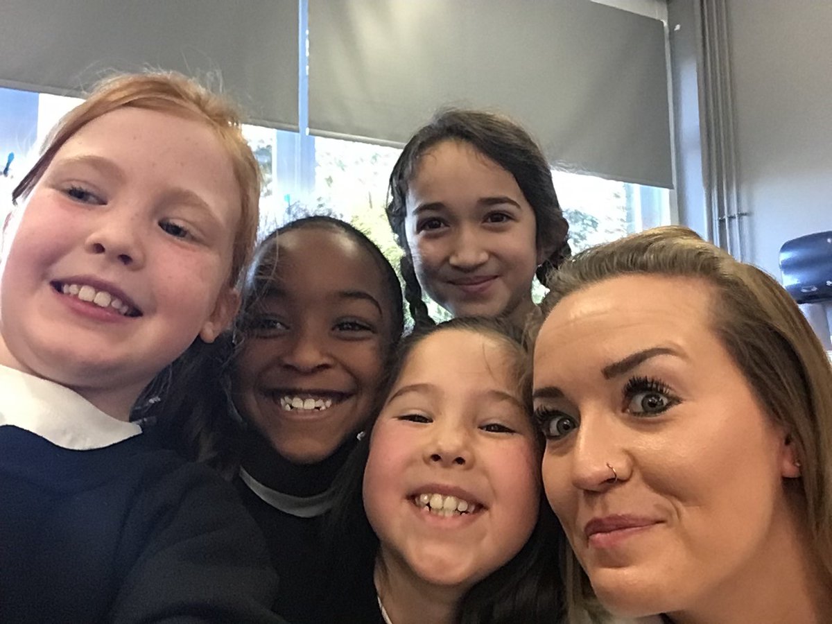 JacintaSCOS's tweet photo. Of course we couldn’t resist an opportunity to take a selfie! #StCaths https://t.co/GiRj2yz7Zm