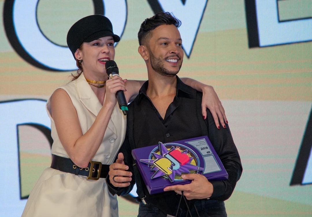 QGSophiaSA's tweet photo. O ano era 2018 e Sophia Abrahão saía do Prêmio Jovem como a maior vencedora da premiação ganhando 3 troféus. 🖤 https://t.co/4o6Y7ttILK