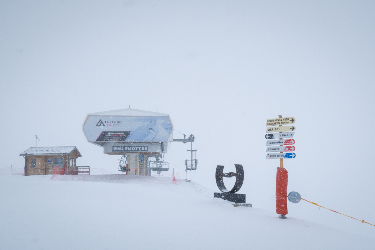 mh2ski's tweet image. I wasn't teaching this morning, so went for a ski for myself instead. I noticed at the top of the Vizelle, Suisses and Marmottes ski lifts, that Courchevel's Kong (Captain America) has disappeared. Whats happened. Gone. Vaporised!
#kong #courchevel #3valleys #whatshappened