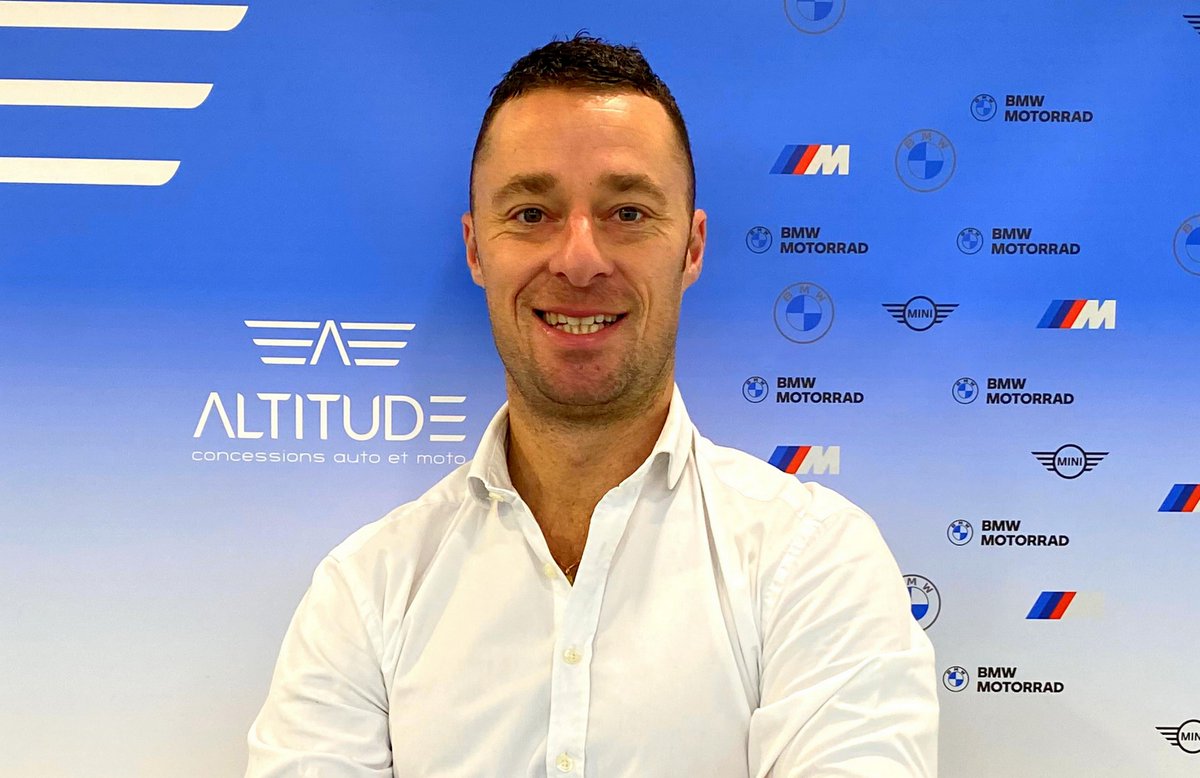 #WeAreAltitude 
 
👏🏻 Mise à l’honneur d’Anthony Betton, Responsable commercial Véhicules Neufs #Altitude38 !
😁 Ravis de partager sa passion du métier 
✌🏻 linkedin.com/feed/update/ur… 

#ExpérienceClient  ❇️ #NosCollaborateursOntDuTalent