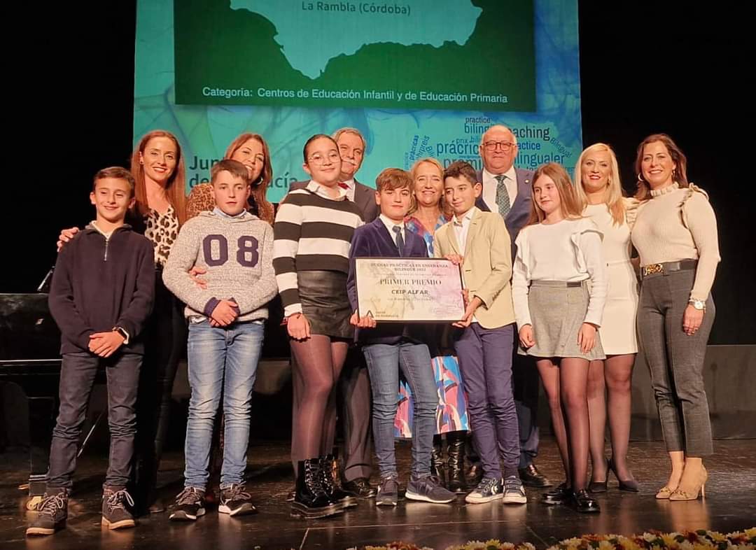 El CEIP ALFAR de La Rambla, Córdoba  recibe el🥇PRIMER PREMIO REGIONAL BUENAS PRÁCTICAS BILINGÜES, hoy en Motril.                  🏆 FELICIDADES CEIP ALFAR!!! <a href="/cepcordoba/">CEP Córdoba</a> <a href="/ColegioAlfar/">14006357 C.E.I.P. - Alfar</a> <a href="/julita_mjc/">Julia</a> <a href="/ceppenarroya/">CEP Peñarroya-Pvo</a> <a href="/ceppriegomonti/">CEP Priego Montilla</a>