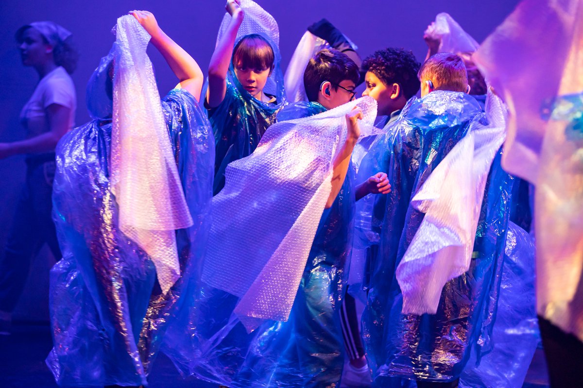 maryhareschool's tweet photo. (1/3) Check out these fantastic photos from this year's Christmas production - West of Oz! A brilliant twist on the classic, written by Mr Trigwell-Jones! A HUGE well done to all of the students and staff who brought this production to life👏
📸Simon Vail Photography https://t.co/u56HI9xsMN