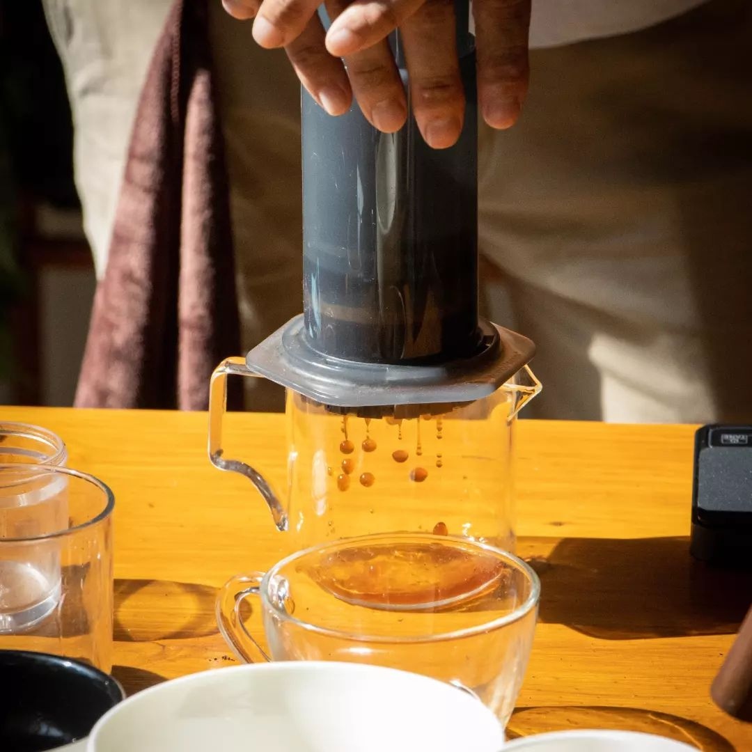 AeroPress's tweet photo. AeroPress never looked so good. ☕ Photos from @bcarvalho.photography. Thanks to
@jbdearmas for sharing some fun moments from this past year's Portugal AeroPress Championship. 🇵🇹😍🙏👏 #wac2022 #aeropress #coffeelovers #coffeecomunity https://t.co/4wlsDfggAd