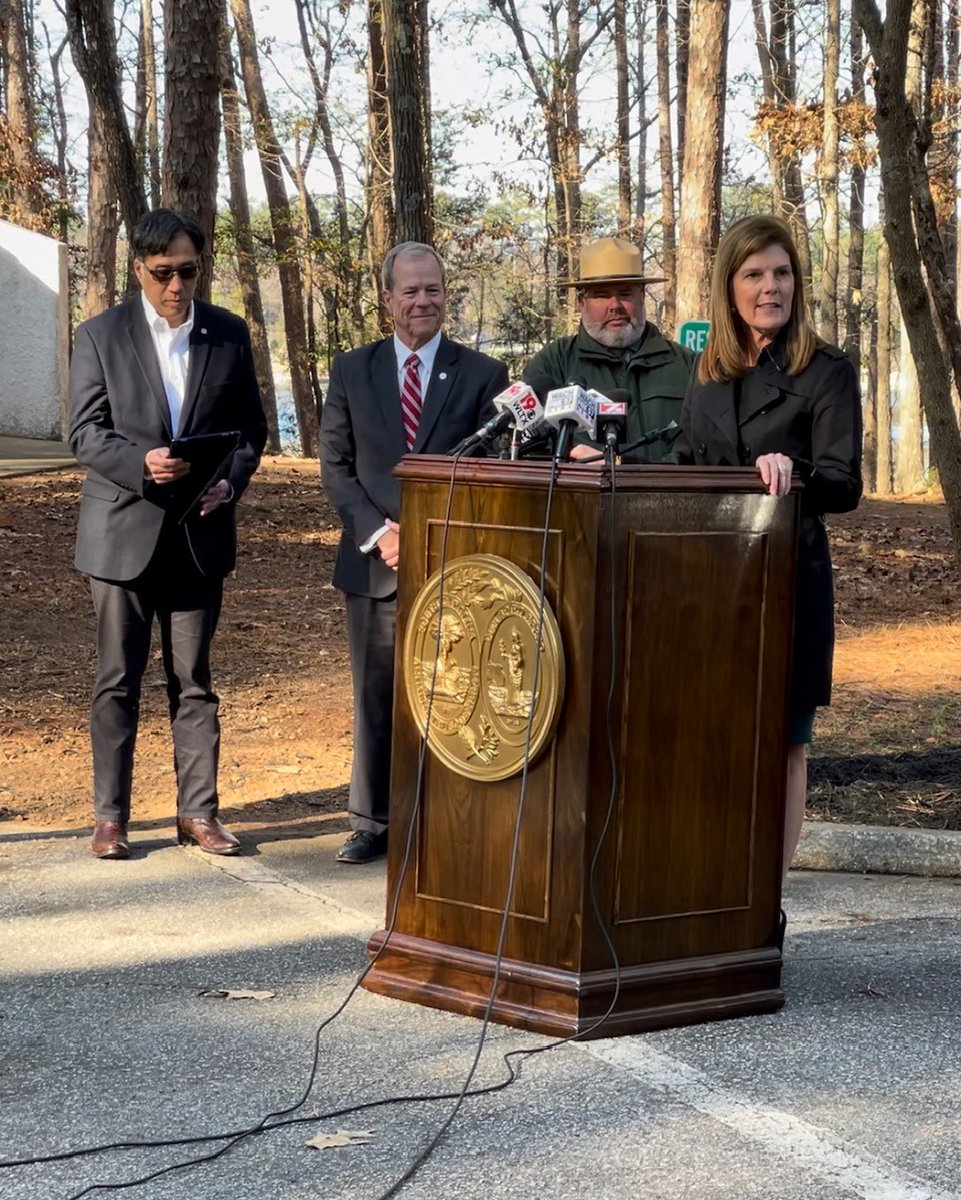 SC_State_Parks's tweet photo. https://t.co/PSwTDcj7mv. @PamelaEvette unveiled a new program to install electric vehicle chargers powered by 100% renewable energy at state parks across SC. The program, supported by the electric vehicle maker and automotive technology company @Rivian  &amp; the @scenergyoffice. https://t.co/4QzyQInIsc