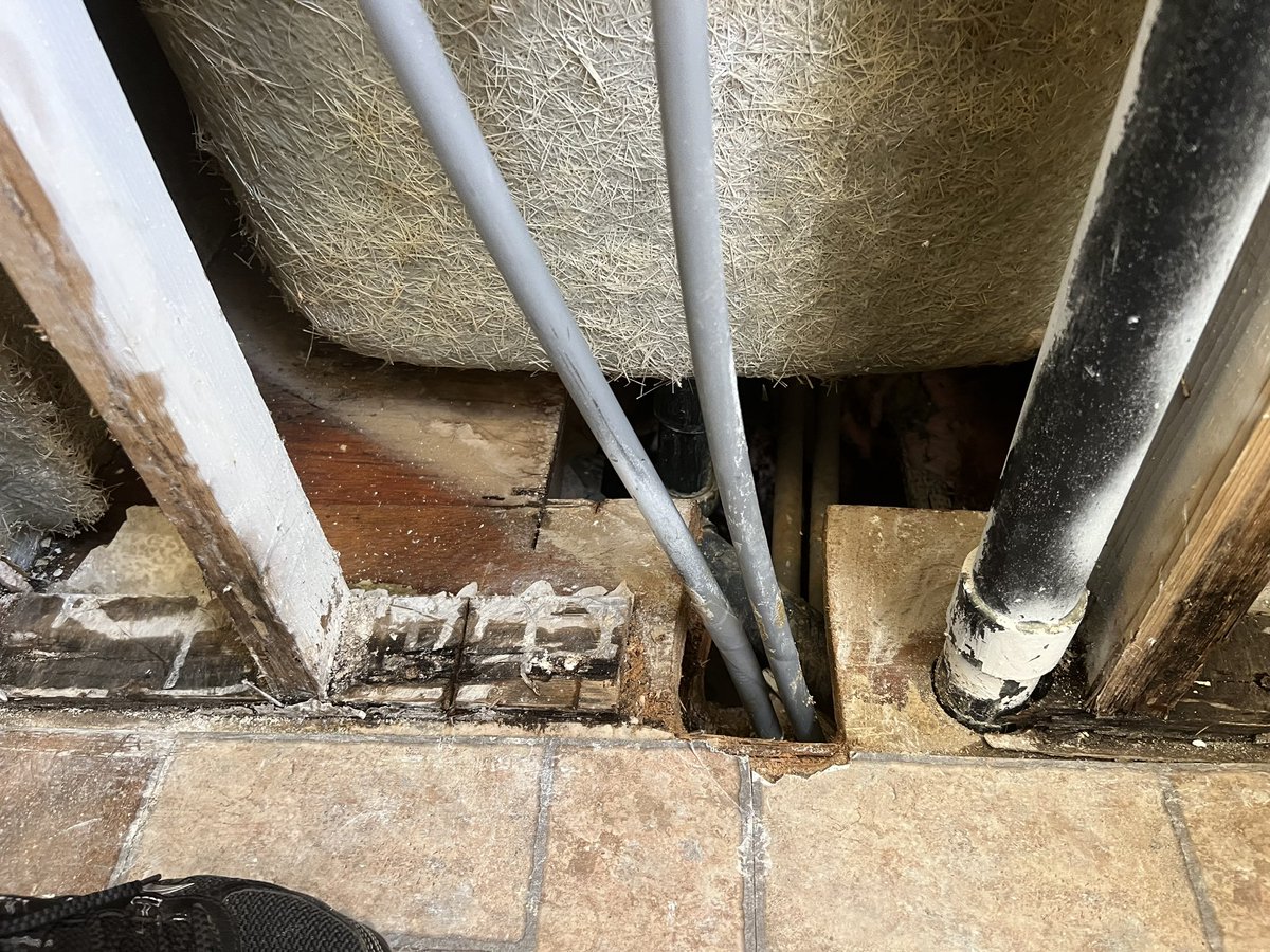 JMommie214's tweet photo. @pulte Cash app $MGrossmann86 this would be a blessing the get the wall in my laundry room fixed due to a leaky pex pipe. 🙏🏻 https://t.co/eEmHQ5KZ11