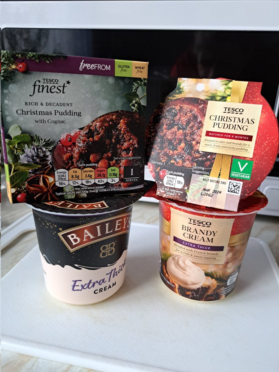 M49Denise's tweet photo. @TTTWCampaign
#TTWHunt
ADVENT CALENDAR
late submission for Day 13
I went to the shop and bought some Christmas puddings (I buy the small ones for just a single serving). Also Brandy cream and Baileys extra thick cream still need brandy butter which is my fav panic over π https://t.co/RceMTfLyRq