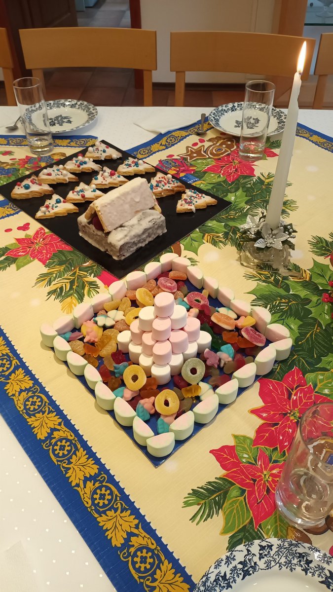 LudovicRoyerFR's tweet photo. Noël des enfants à la Résidence de France #Каляды #Рождество #Мир https://t.co/qtk2PXXzs4