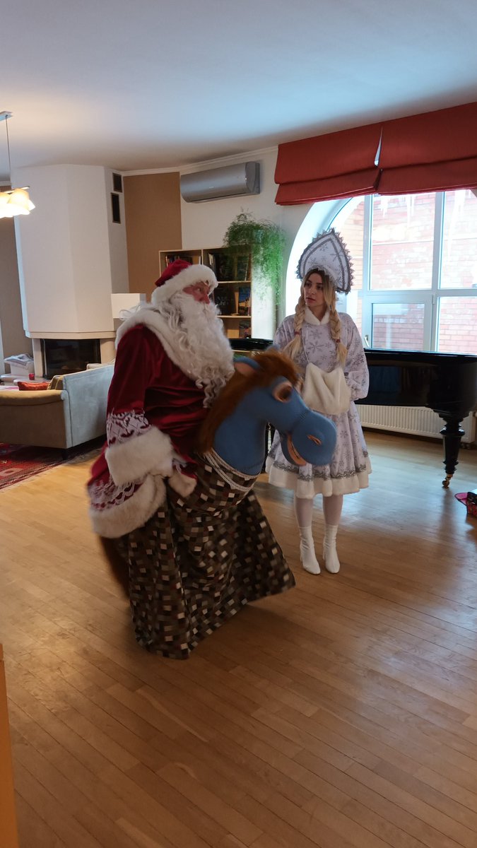 LudovicRoyerFR's tweet photo. Noël des enfants à la Résidence de France #Каляды #Рождество #Мир https://t.co/qtk2PXXzs4