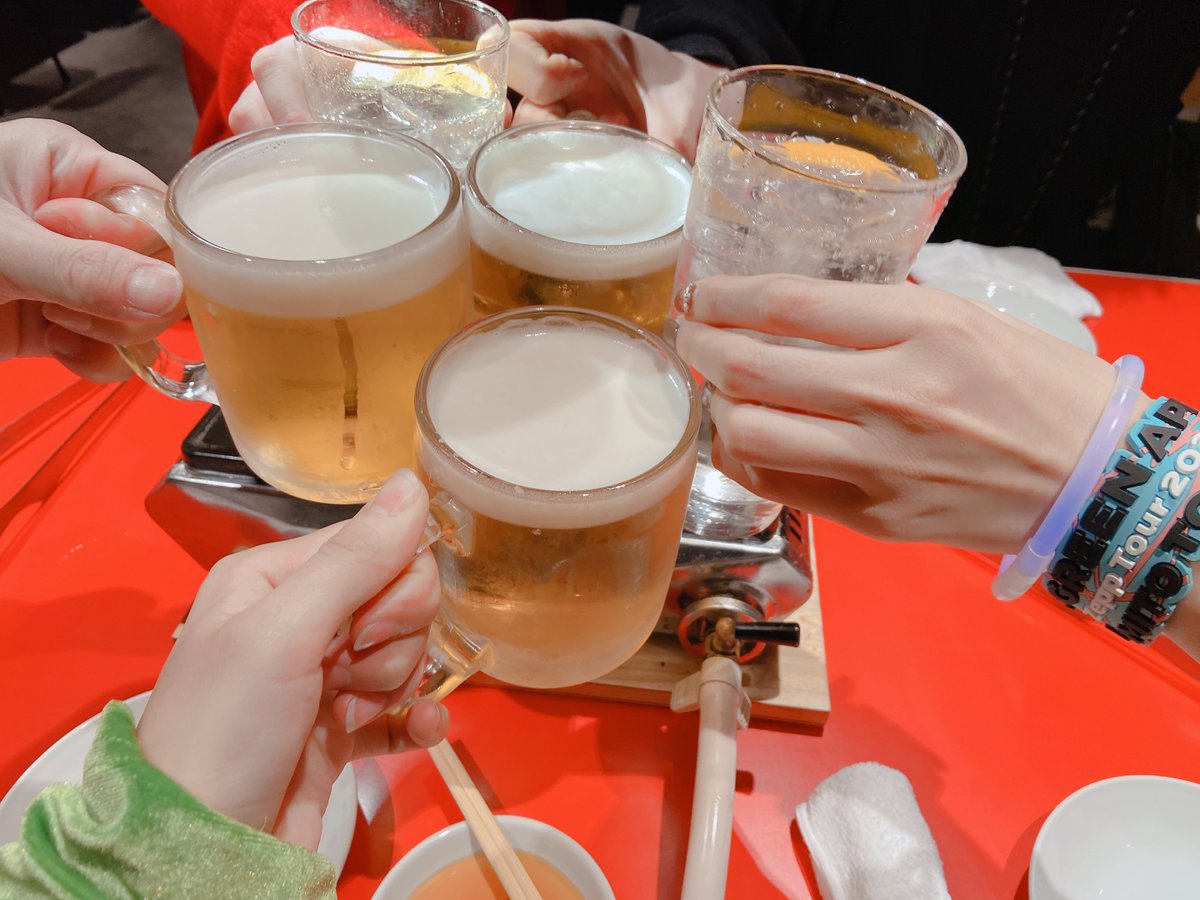 「いつだってハイボール(飲んでいるのはビール) 」|イヴちゃんのイラスト