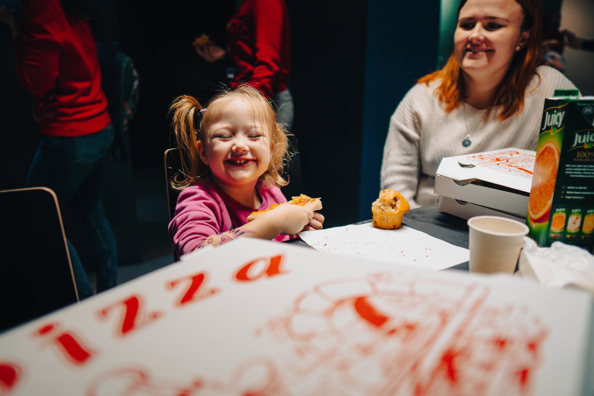 wearenotch_com's tweet photo. Christmas came early for our little Notchichi! 🎅🎄
Santa and his raindeers brought gifts, pizza, Playstation, billiards, face painting, and a jingle-bell show. Kids also saw what their moms and dads are up to when they’re not working from home. 🎁 https://t.co/uL7jxSYNdL