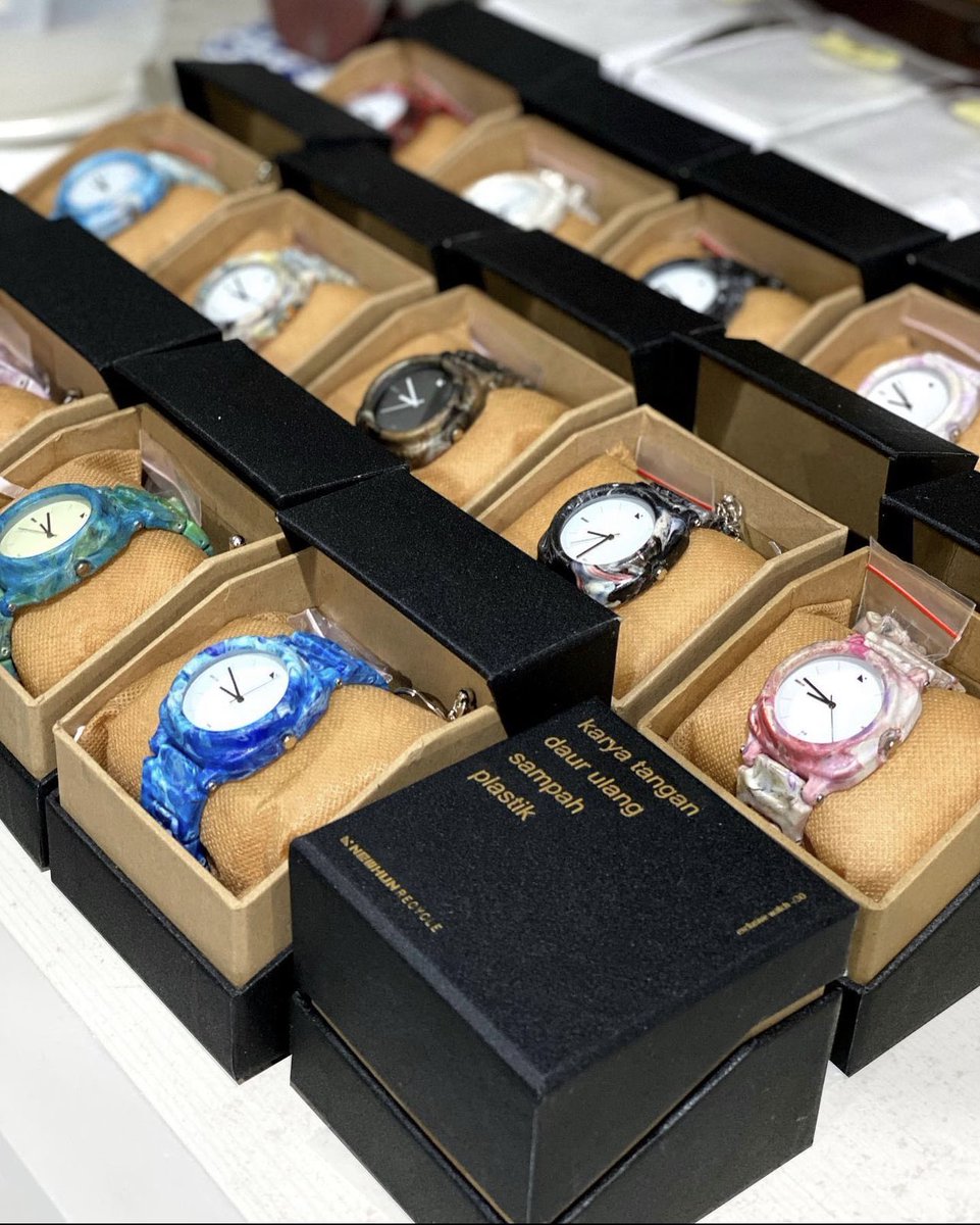 yahyey's tweet photo. @zarryhendrik Newhun recycle kak , jam tangan dari sampah plastik pertama di Indonesia nihh https://t.co/e88Q9JNhv8