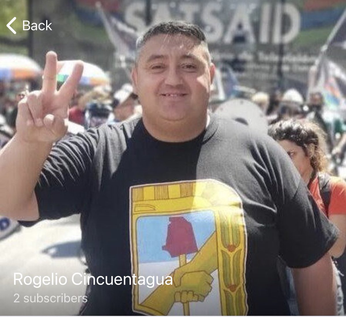 Este bobo se hace pasar por mi en un grupo de telegram tratando de estafar  a la gente con crypto y nose q verga… Peronista tenía q ser