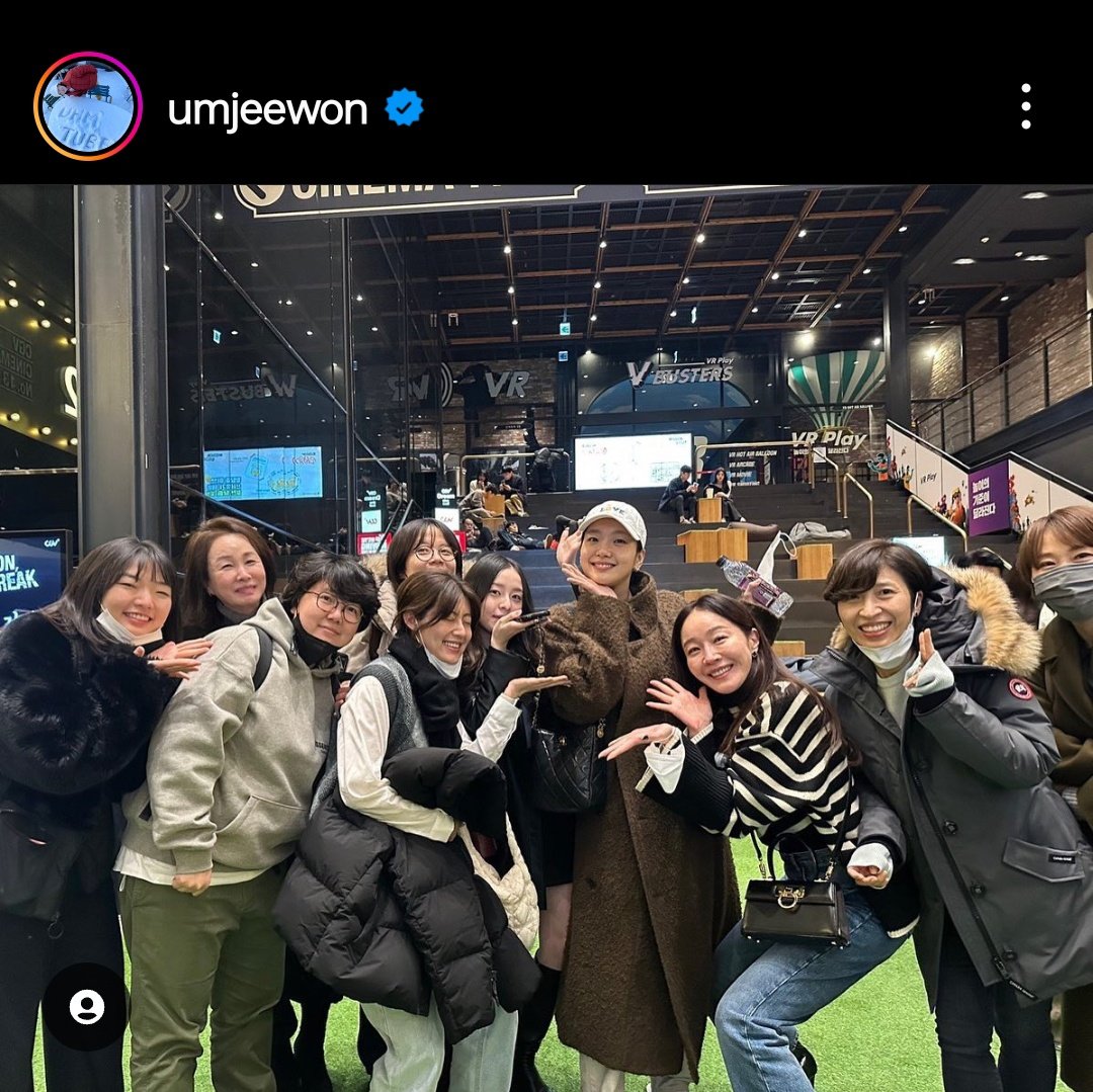 A picture of a proud Family 

#KimGoEun #LittleWomen #UmJiWon