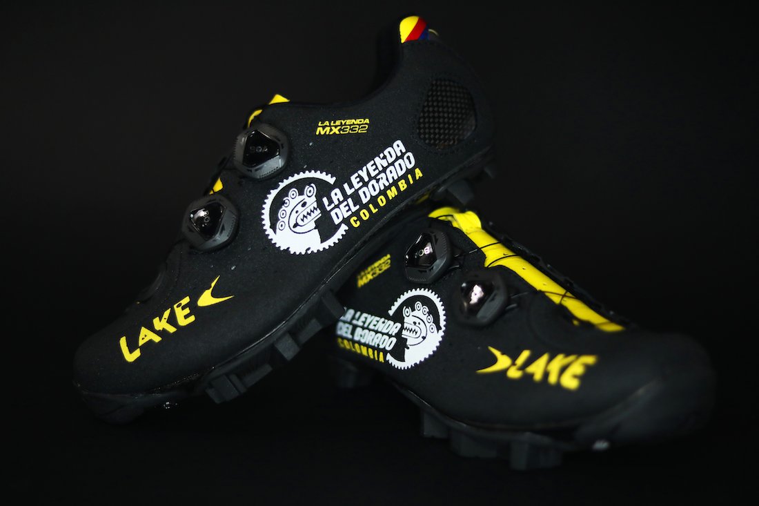 laleyendamtb's tweet image. La Leyenda partnered with @Lake_Cycling, renowned for making the best fitting #cyclingshoes around, in a special edition La Leyenda #MX332 shoe!💥 Leather upper, carbon sole and BOA fastening, in the signature black and gold colours, it's the ultimate #MTB shoe! 🤩 #LakeCycling