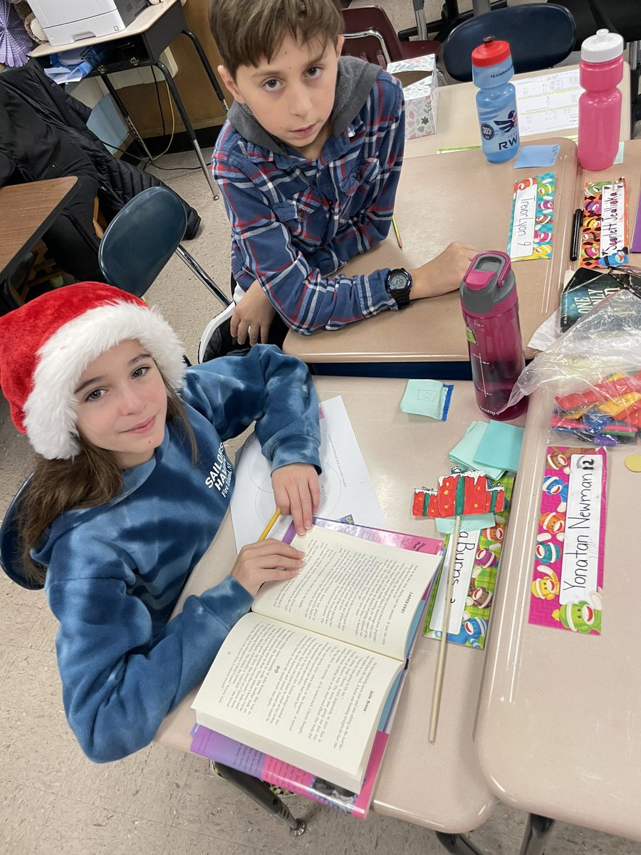 ENLFAIRFIELD's tweet photo. Amazing discussions about features of Biographies happening in @MsMeininger class #ENLFFE #BiographyWritingUnit https://t.co/YzEag2JRKC